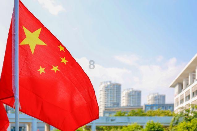 遥望科技去年预亏至少8亿元：鞋履业务经营亏损，计提坏账金额大幅增加