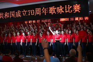 孙悦再唱《祝你平安》吴尊解锁独手断筷 《妈妈咪呀9》今晚开播